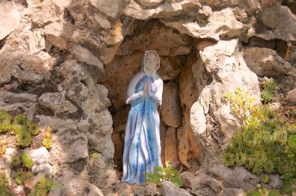 לינה וארוחת בוקר Palazzone Madonna Del Carmine 0*,  איטליה